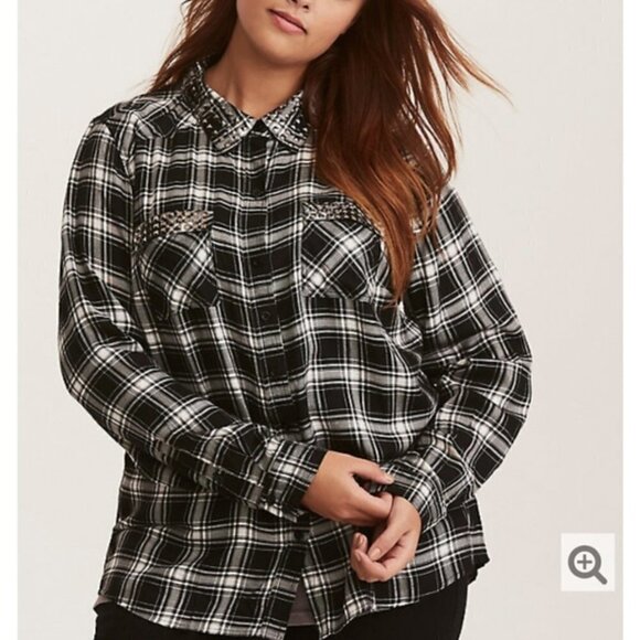 Torrid Black White Plaid Studded Camp Shirt Sz 00 - Picture 2 of 15
